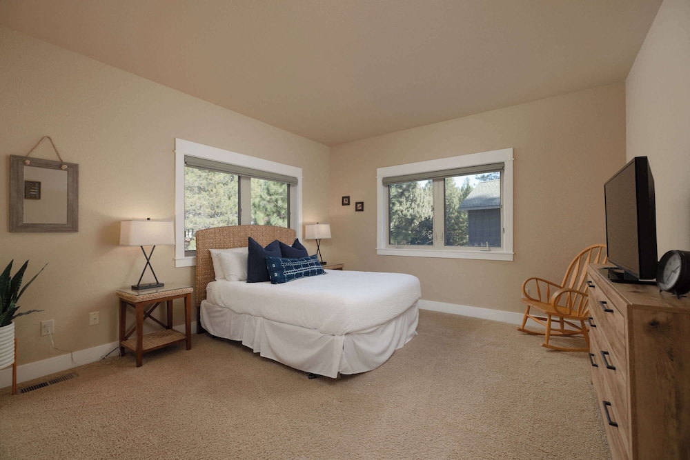 Big River Stately Stay for 8