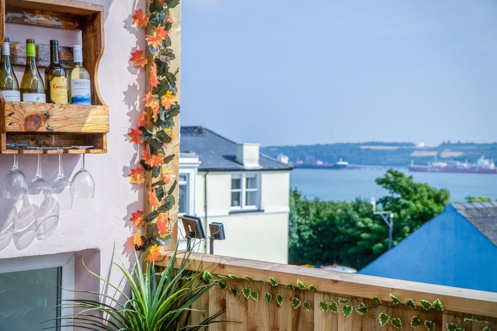 Skyfall - 2 Bedroom Apartment - Milford Haven