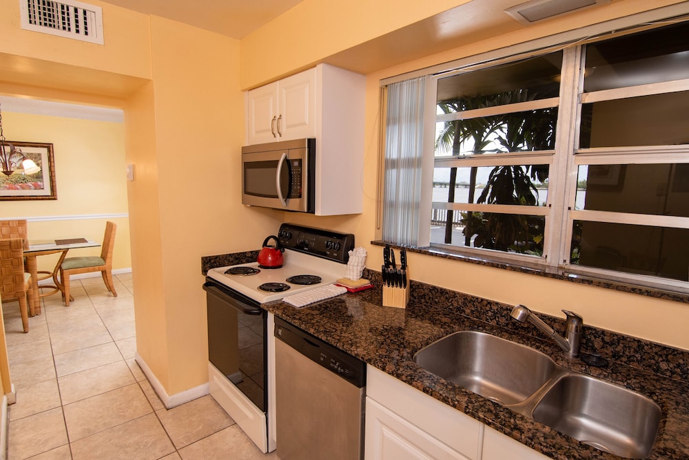 Palm Beach Waterfront Suites