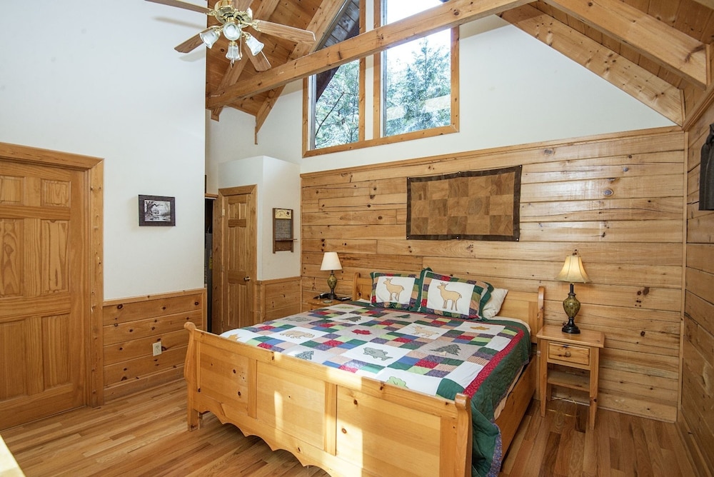 Er 226 - Locker's Mountain Hideaway Great Location - Close To Town! 2 Bedroom Cabin by RedAwning view 5