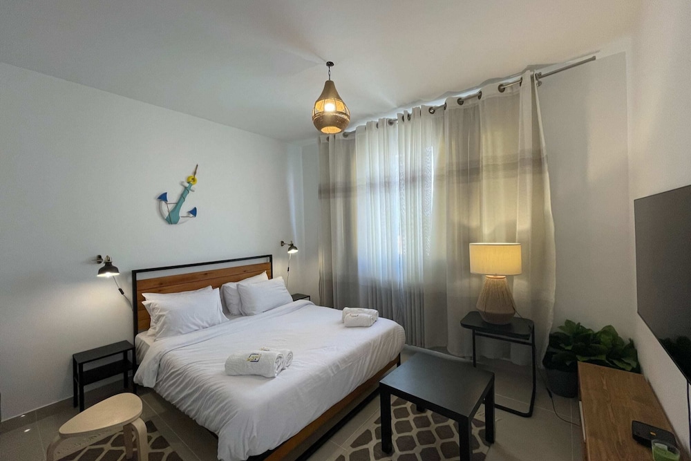 Refreshed & Uplifted 2 BDR @ G Cribs