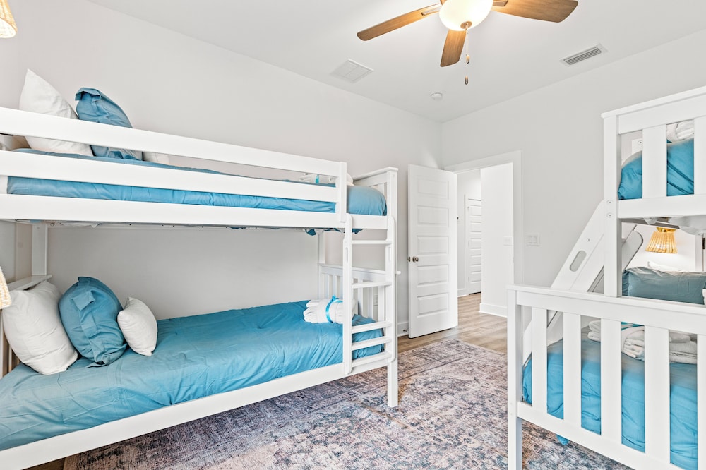Spacious 6BR Beach Home Sleeps 15 Relax & Reconnect at Coastal Breeze