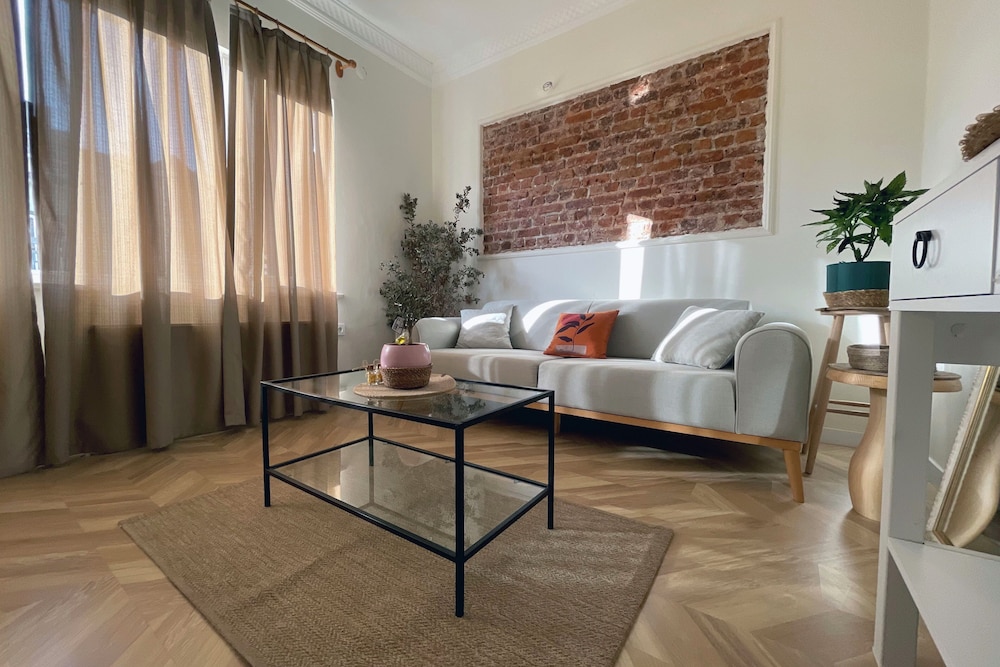 2BR and 2bath balcony apt in heart of isatanbul #3