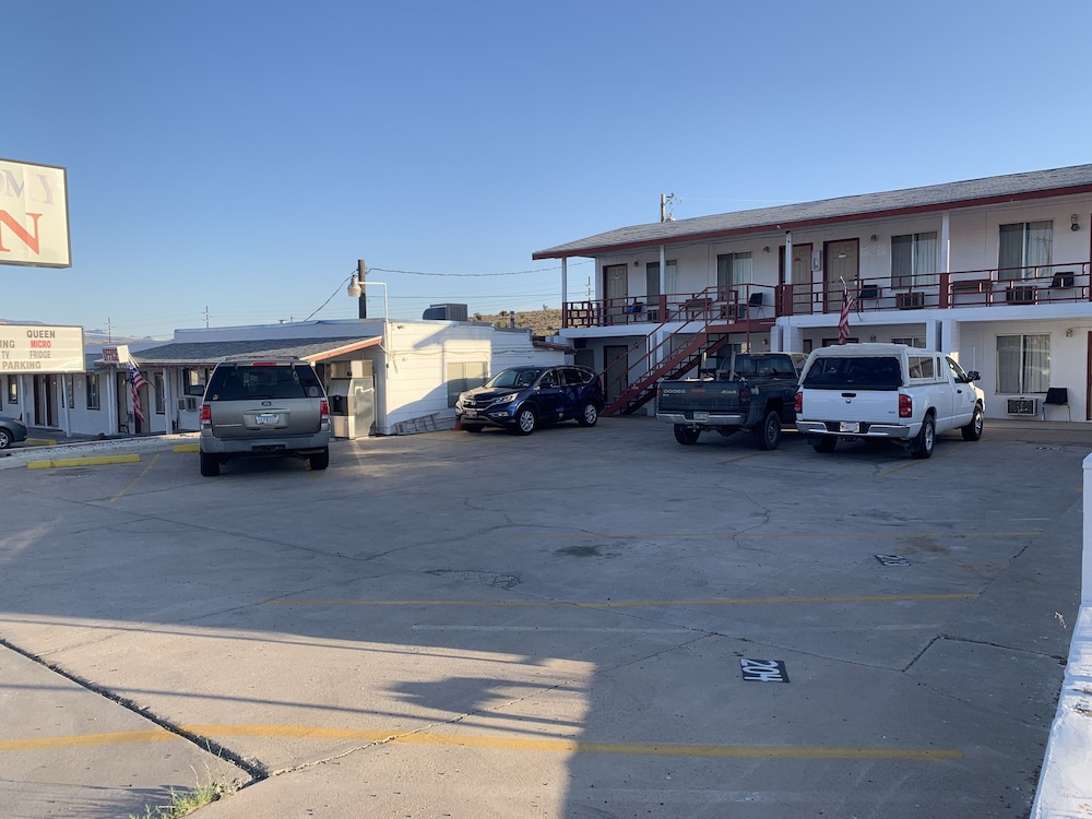 Kingman Vacations - Economy Inn - Property Image 5