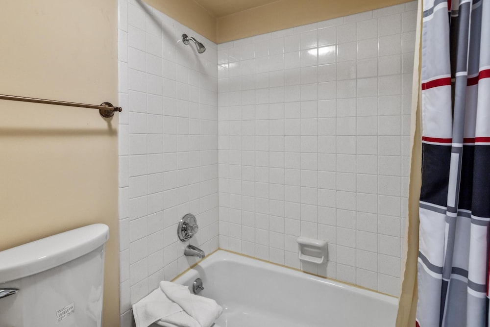 2 Level Unit w/ Pool Hot Tubs Private Deck