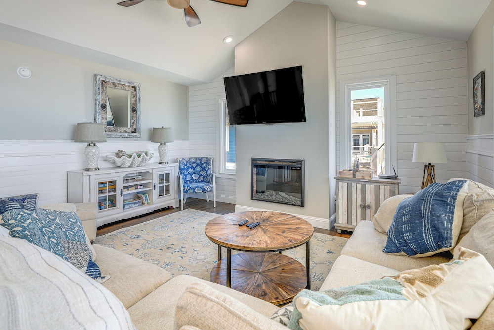 Hot Tub & Decks: North Topsail Beach Home