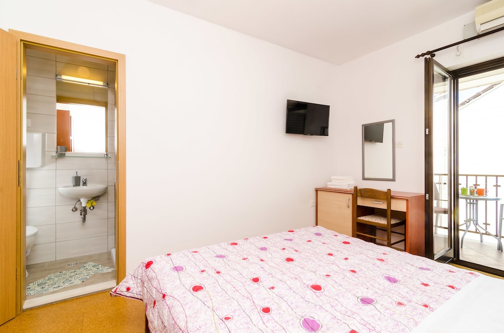 Cina Apartments
