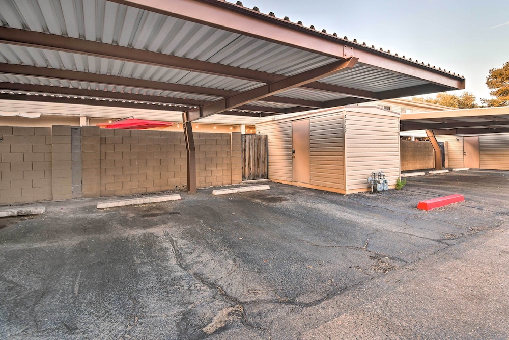 Scottsdale Gem: Pool Access, Walk to Old Town