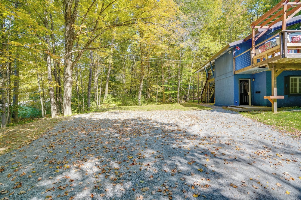 Treehouse Chalet Near Mt. Snow w/ On-site Trails!
