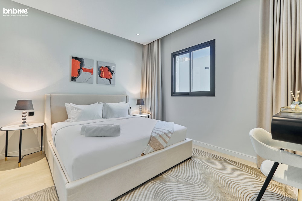 bnbmehomes -2BR with Cinema Room- R42B4