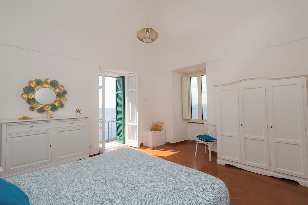 DIPINTO APARTMENTS