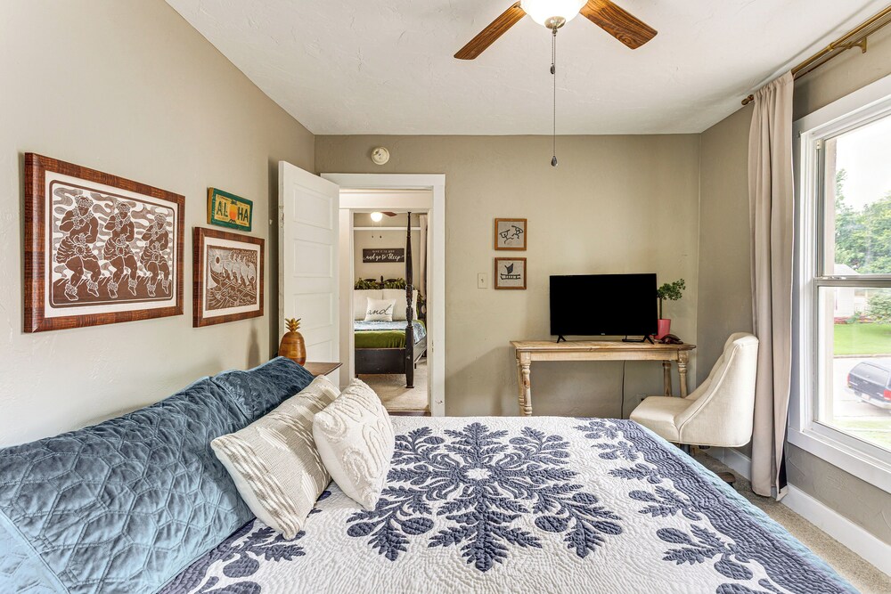 Walk to Downtown: Historic Guthrie Home on Mansur