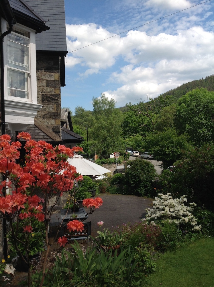 Garth Dderwen Guest House