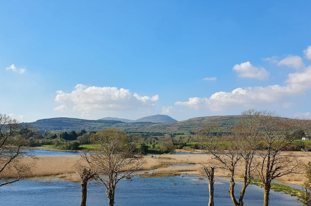 Brand new 2 Bedroom Home Overlooking Kenmare Bay Estuary