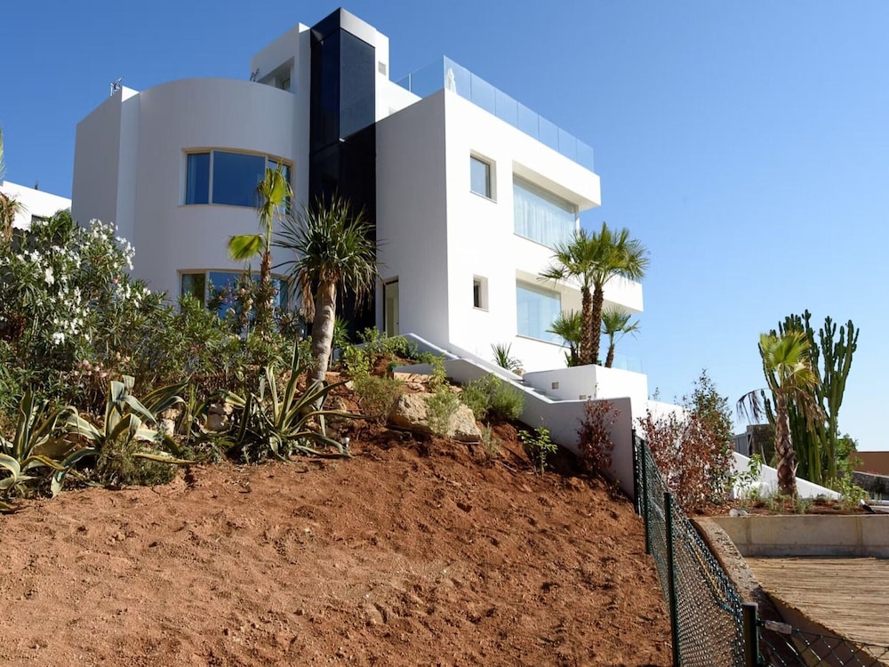Charming Villa in Delightful Gateway