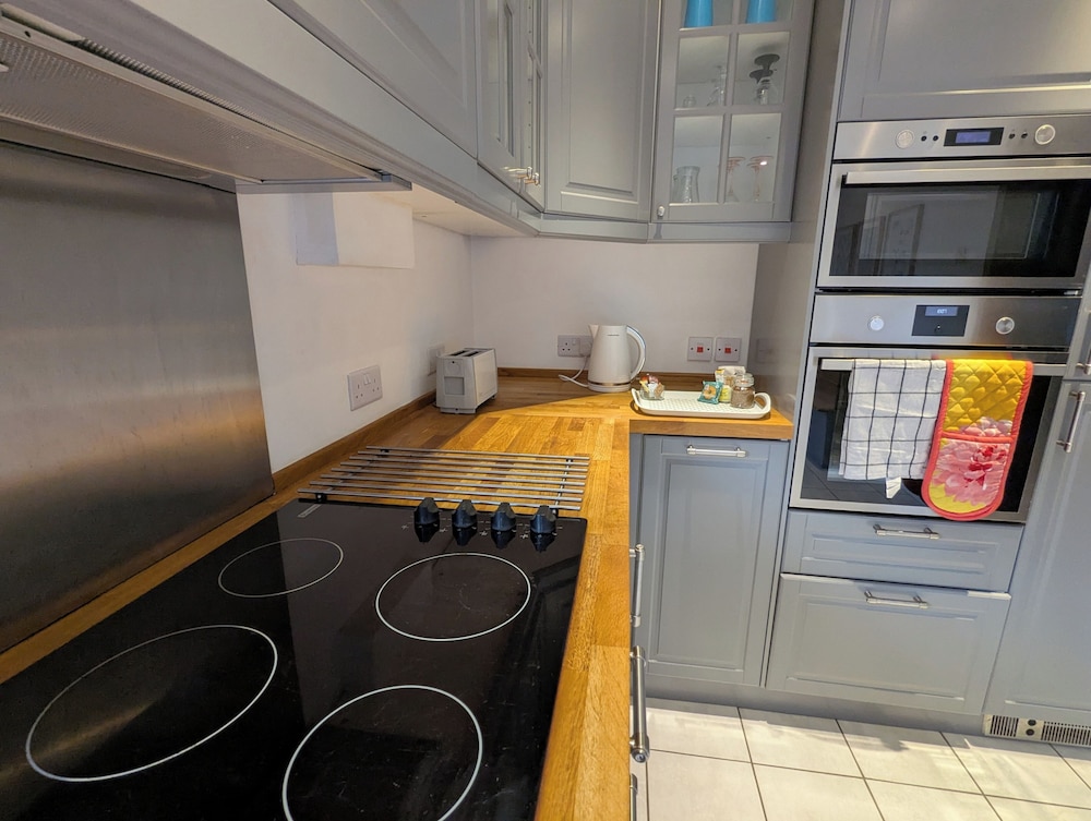 1-bed Home for 2, Parking, Garden & Great Location