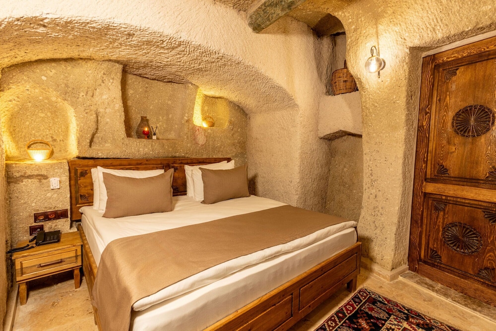 Arkelas Cave House