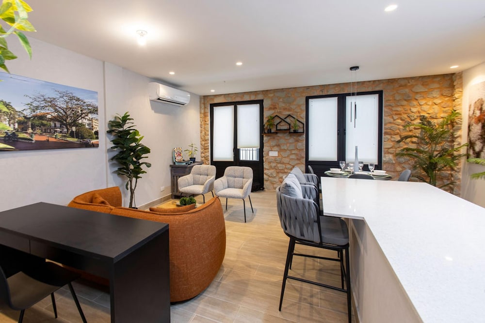 The Regal Condo by Acomodo Casco Viejo
