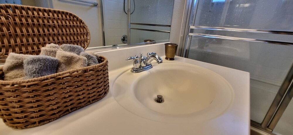 Pool and Gym Access Luxury Condo
