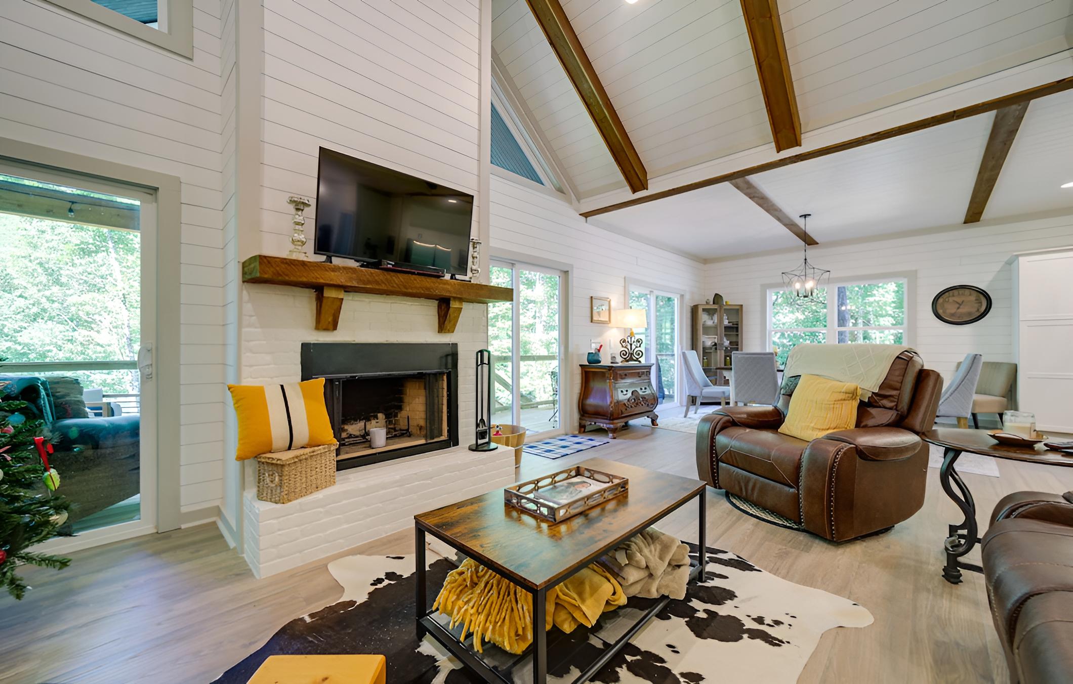 Serene Franklin Cabin With Tessentee Creek Access! view 3
