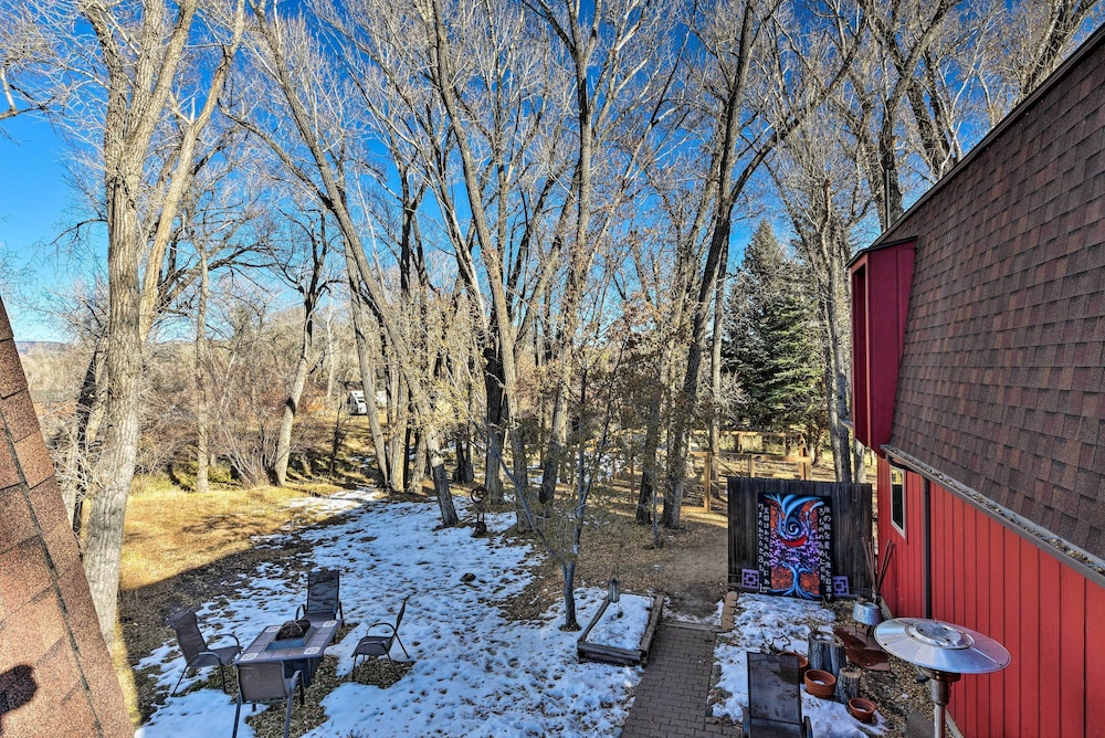 Cozy Mountain Studio By Main Street & Hot Springs!