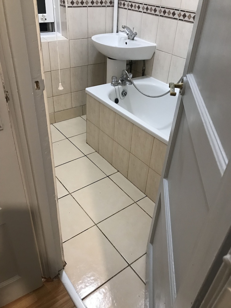 Charming 3-bed Flat in London