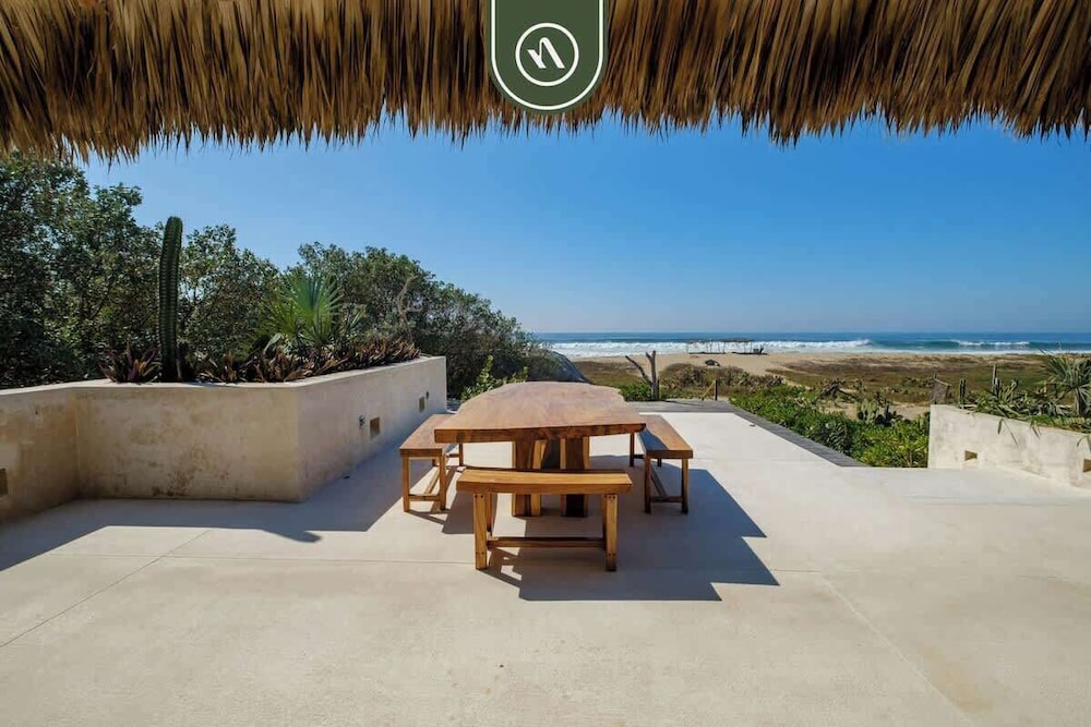 Stunning Two-bedroom Ocean View House - Mazul