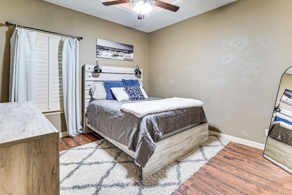 1 Mi to Utrgv Stadium: Roomy Retreat w/ Pool, Yard