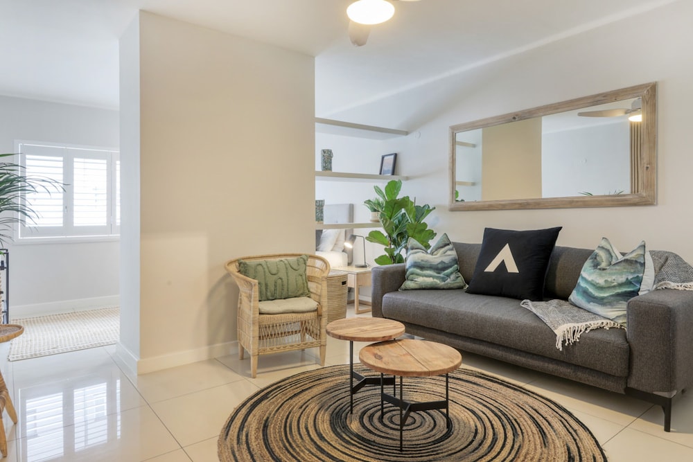 Charming 1-bed Sea Point Retreat Central