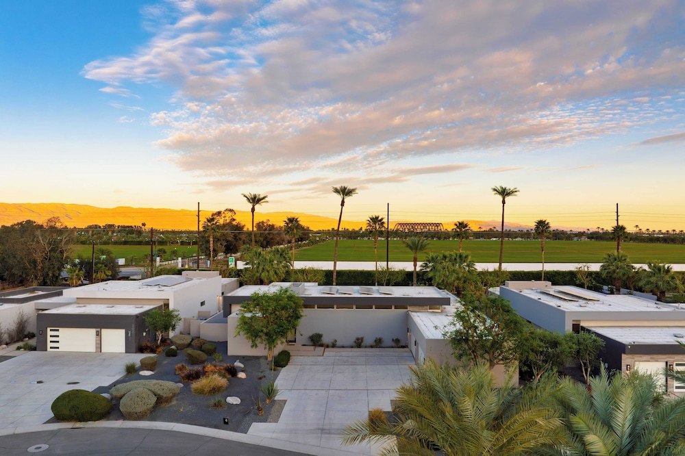 Sleeps 28! 2 Luxe Villas w/ Pool & Putting Green Polo Villas Nova by Avantstay