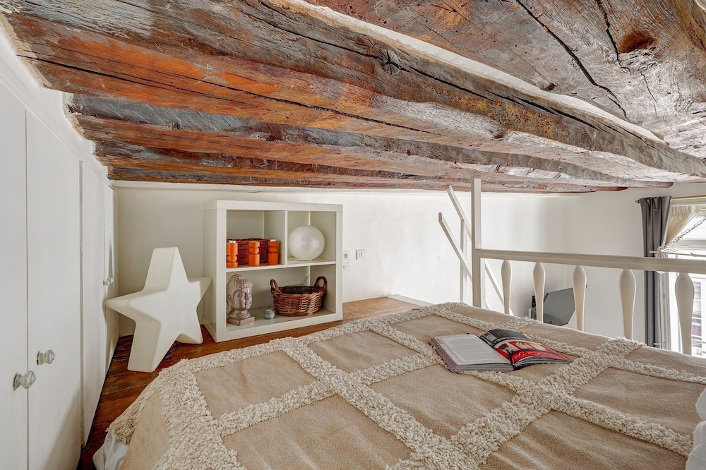 Charming Le Marais Mezzanine Studio