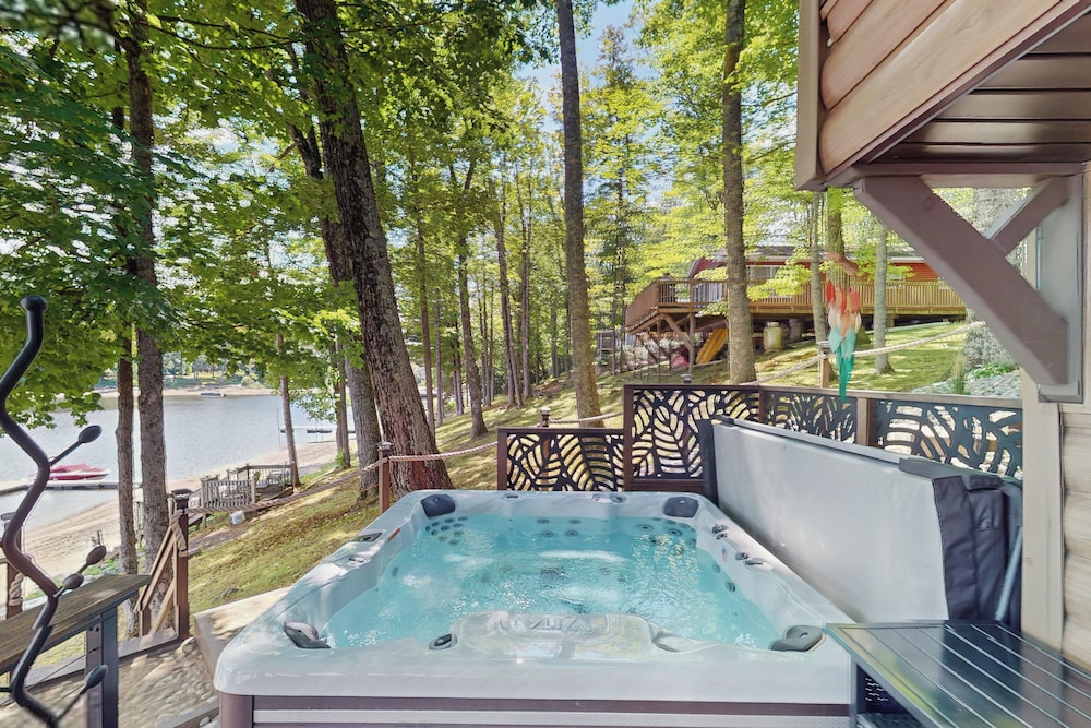2 BR Lakefront House w/ Hot Tub in ADK Park
