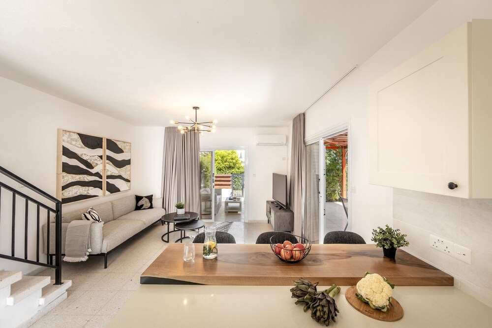 Larnaca Seaside Villa Marina 44