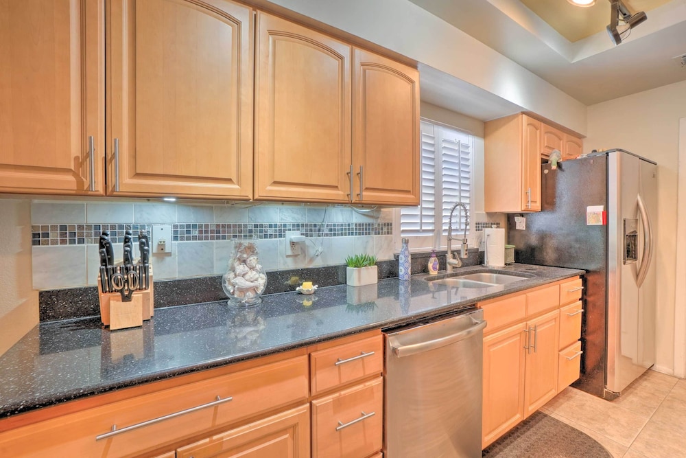Tampa Home w/ Hot Tub ~ 15 Mi to Downtown!