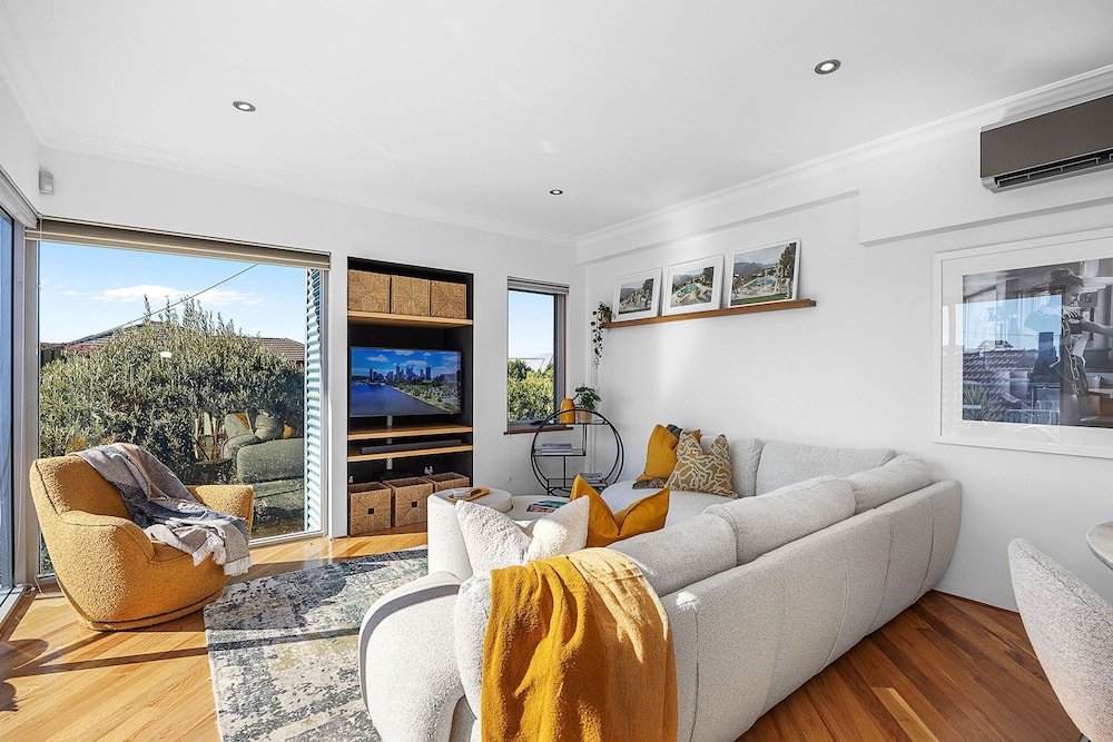 Designer Luxury 3brd - Epic Views - South Perth