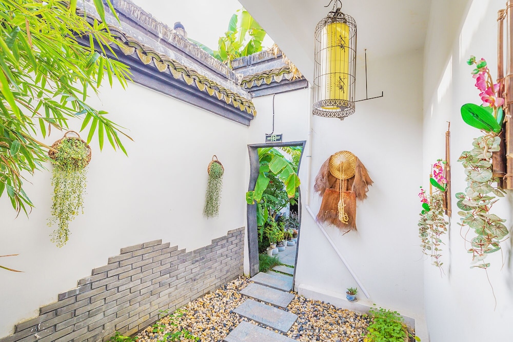 Wuzhen Ziye Musu Inn