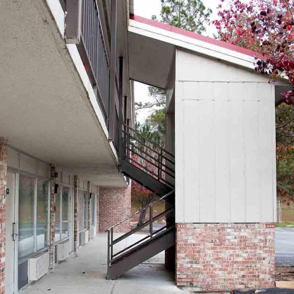 Cocomo Inn and Suites