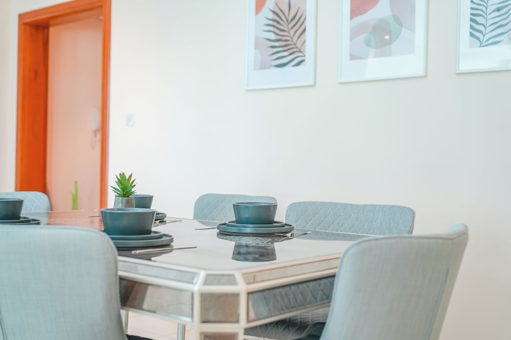 Yogi - Captivating City Retreat In The Heart of JLT — dining