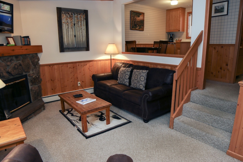 Sunnyside Knoll: 8 1 Bedroom Cabin - Property Image 5