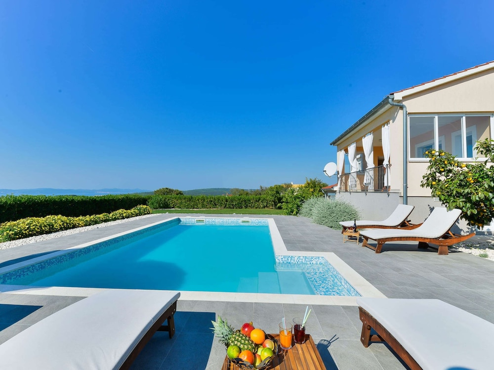 Villa in Debeljak With Private Pool