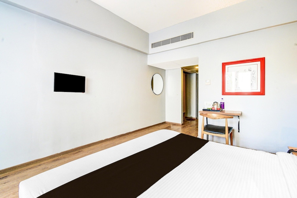 Luxury Stays at Lakdikapul Near Red Hills