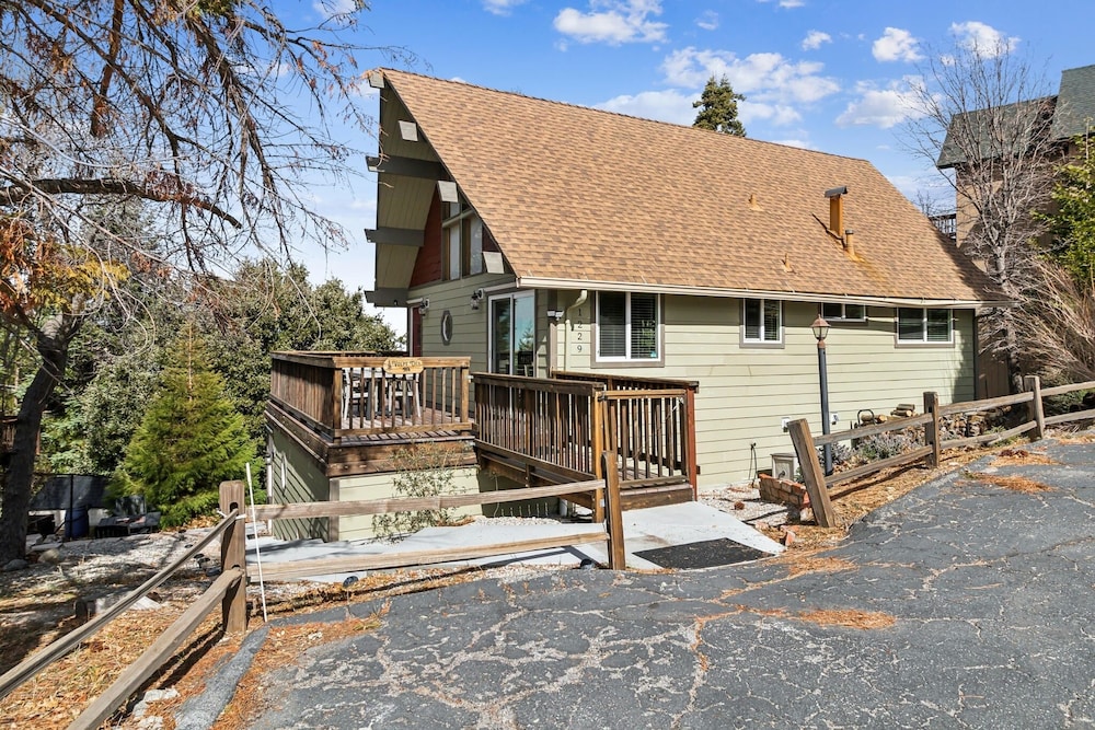 The Volpe Den 3 Bedroom Cabin