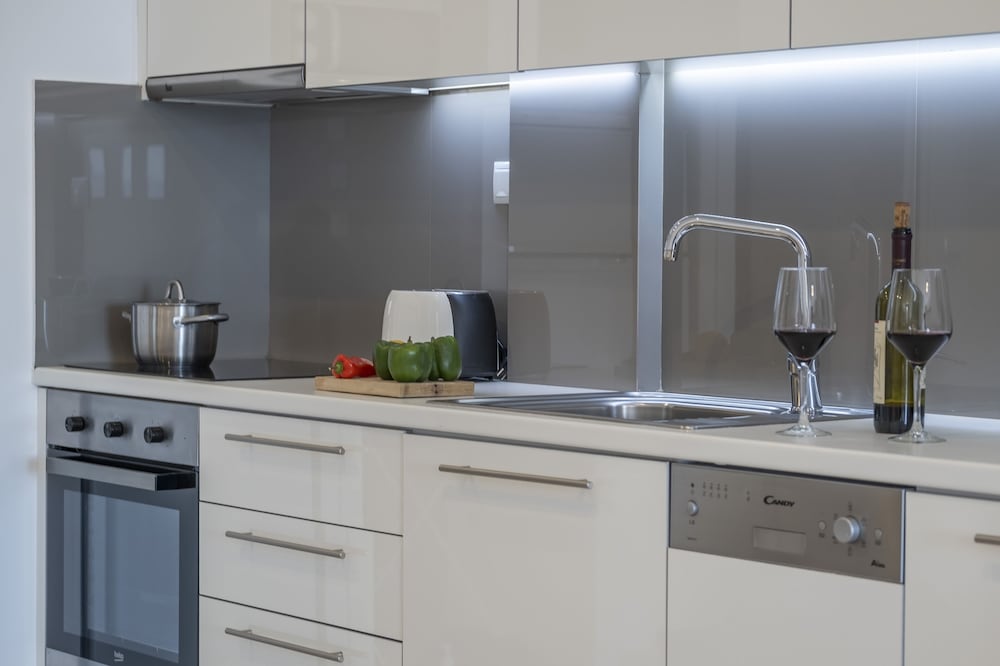 Meli Apartments & Villas