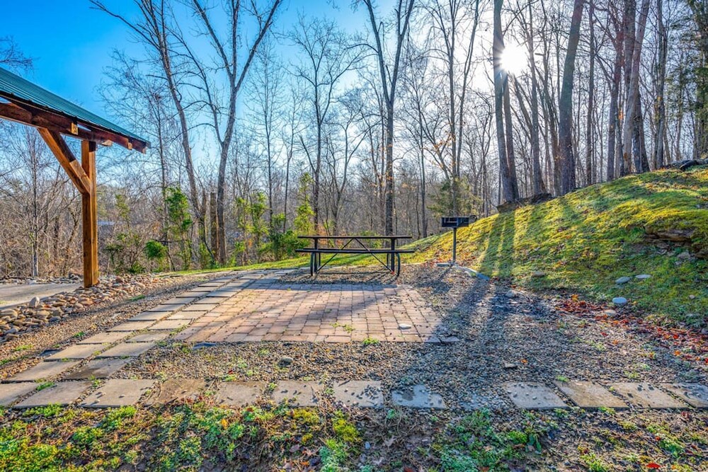 Dog Friendly Views Hot Tub Close to PF Gsmnp