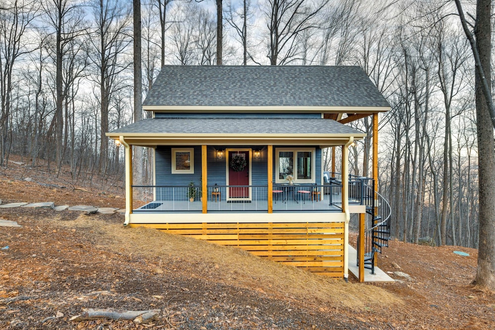 Couple's Getaway in Stoney Creek at Wintergreen!