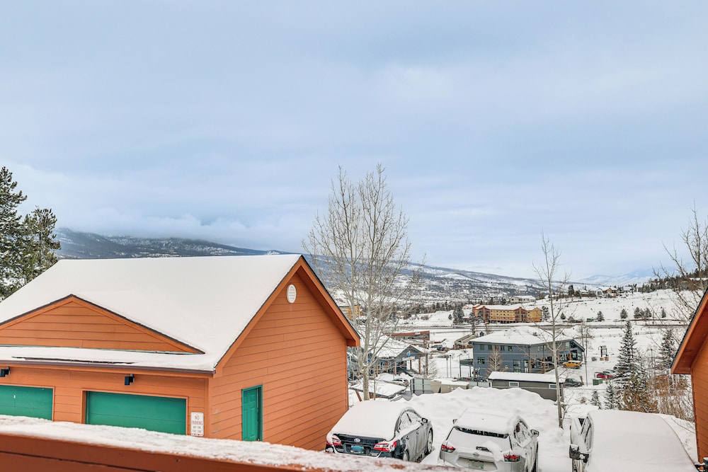 5 Mi to Ski Resort: Mtn-view Townhome in Dillon view 3