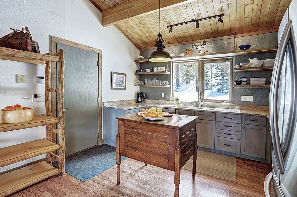 Lodge At Boreas Pass 4 Bedroom Home by RedAwning