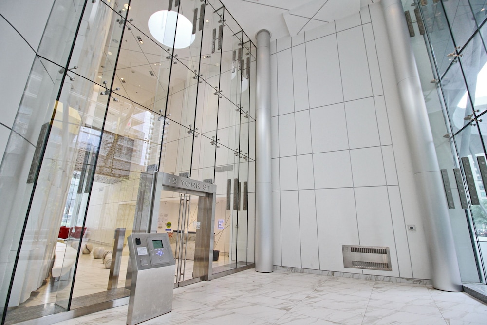 High-Rise Junior 2Br Condo downtown