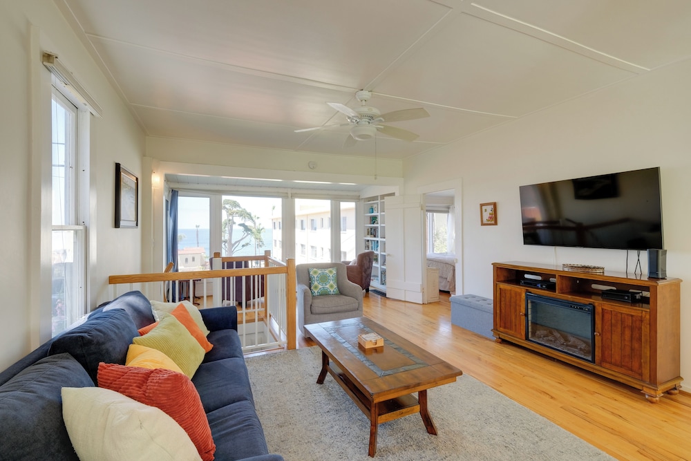 Walk to La Jolla Cove: Dtwn Cottage w/ Ocean View!