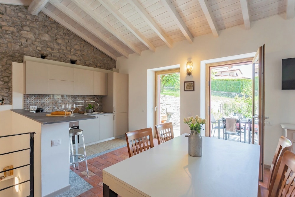 Villetta Abbazia Acqua Dolce - With Stunning Terrace by Rent all Como